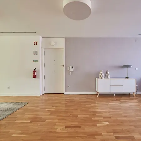 Luxury Apartment In The Most Privileged Lisbon-2
