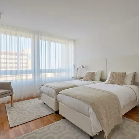 Luxury Apartment In The Most Privileged Lisbon-3